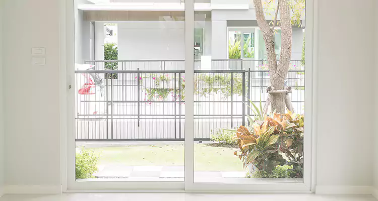 Balcony Screen Door Repair in Pine Hills, FL